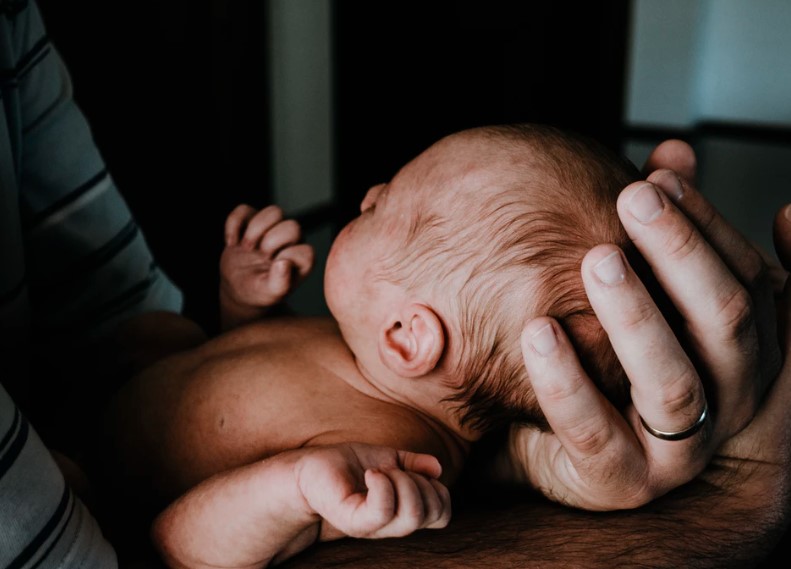 Interjú Dr. Bálint Balázs szülész-nőgyógyász szakorvossal: Császármetszés utáni természetes szülés (VBAC)